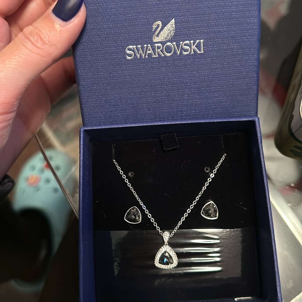 Swarovski necklace and earring set